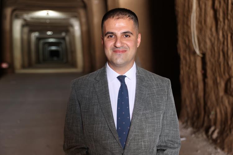 <p> "Veri merkezlerinin kurulmasında afet, savaş ve terör risklerinin az olması önemli"</p>
<p> </p>
<p> </p>
<p>AHİKA Genel Sekreteri Bekir Varol, AA muhabirine, dünyada sosyal medya ağlarının artması ve son yıllarda yapay zeka uygulamalarının yaygınlaşmasının veri merkezi ihtiyaçlarını ortaya çıkardığını söyledi.</p>
