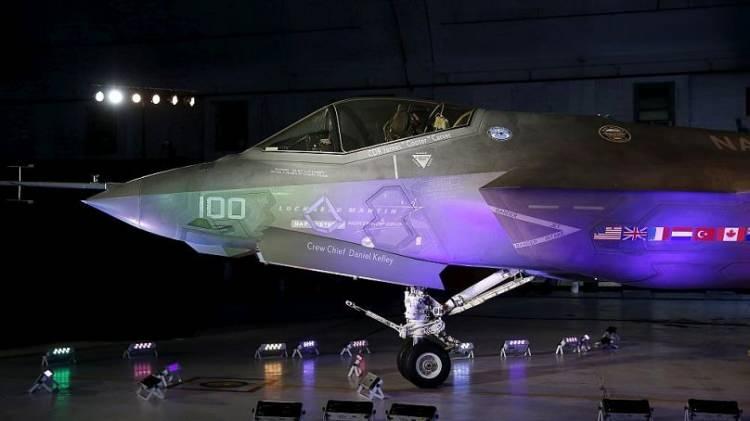 <p>Haberde, Barrack'ın Anadolu Ajansı'na verdiği röportajda, Türkiye'nin Orta Doğu'da denge sağlayan bir aktör olduğunu söylediği ve F-35 programına dönüş için görüşmelerin yeniden başlatılmasının yakın zamanda mümkün olabileceğini ifade ettiği aktarıldı.</p>
<p> </p>