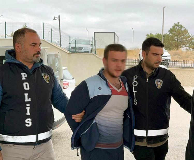 <p>Tekirdağ’da annesi ve babasını öldürdükten sonra 3 akrabasını yaralayan A.Ç., olayın altın sebebiyle yaşandığını itiraf etti.</p>
<p> </p>