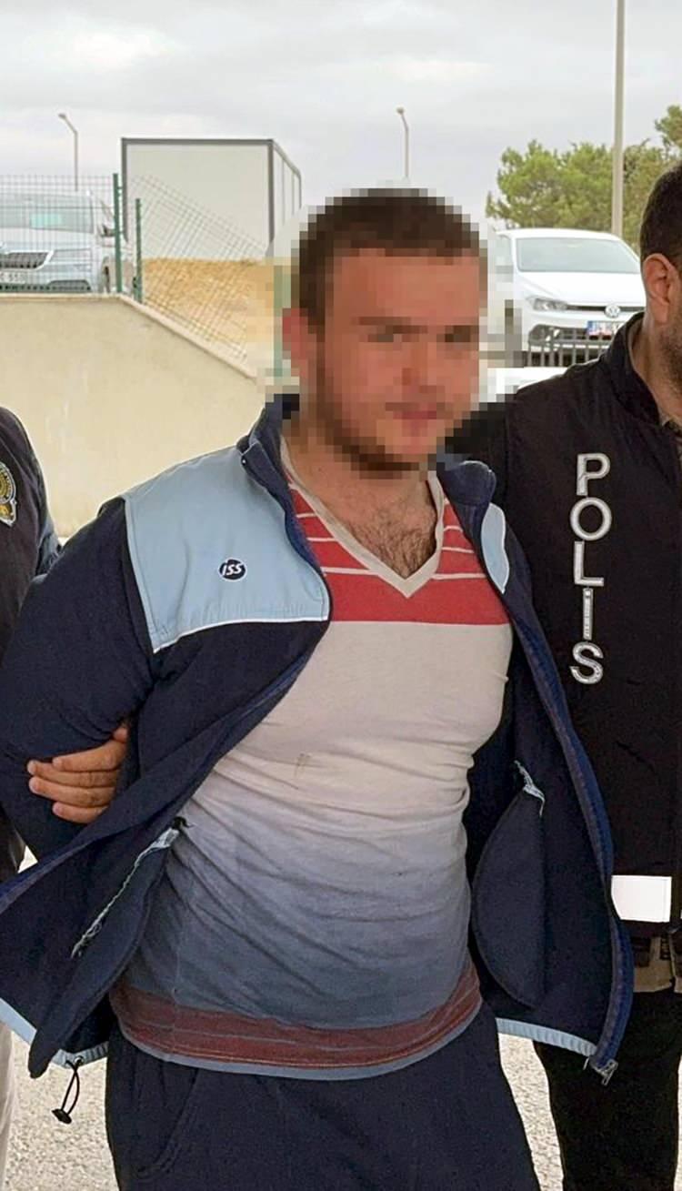 <p>Tekirdağ’ın Muratlı ilçesinde annesi Nilay Çoban (41) ile babası Murat Çoban'ı (44) öldürüp, 3 akrabasını yaralayan A.Ç. (18), olay günü ailesinin altınlarını habersiz sattığını belirterek, "Olayın yaşandığı gün anne babamla altın meselesinden dolayı tartışma oldu. Ben de olayın üzerinden birkaç saat geçtikten sonra önce annemi sonra babamı bıçakladım. Ardından apartmanda amcamı, yengemi ve dedemi bıçakladım" dedi.</p>
<p>A.Ç., geçen yıl 11 Kasım'da saat 03.00 sıralarında Fatih Mahallesi Mareşal Fevzi Çakmak Caddesi'ndeki oturdukları apartmanın 3'üncü katında mutfaktan aldığı bıçakla, önce yatak odasında uyuyan Muratlı Hasan Orhan İlk-Ortaokulu Müdürü annesi Nilay Çoban ile babası Murat Çoban'ı bıçakladı. Ardından A.Ç., aynı binada oturan amcası Gürcan Çoban, yengesi Fatma Çoban ve dedesi Celil Çoban'ı bıçakla yaraladı. Yaralı 5 kişi, ambulanslarla ildeki hastanelere kaldırdı.</p>
<p> </p>