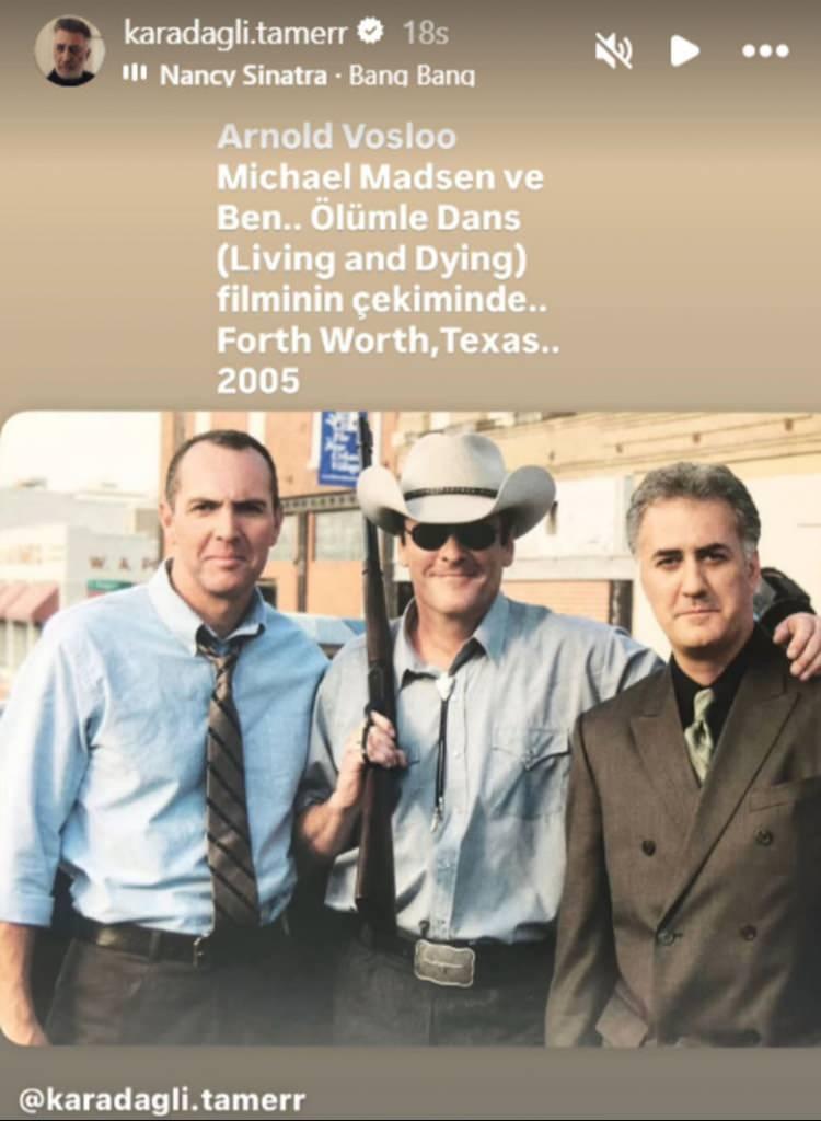 <p><span style="color:#800000"><strong>BİRLİKTE ÇEKTİRDİKLERİ FOTOĞRAFI PAYLAŞTI</strong></span></p>
<p><span style="color:#000000">Daha sonra Michael Madsen ve Arnold Vosloo ile birlikte çekilen fotoğrafını paylaşan<strong></strong> Karadağlı; fotoğrafa, <em><strong>"Arnold Vosloo, Michael Madsen ve ben. Living and Dying filminin çekiminde" </strong></em>notunu düştü. </span></p>