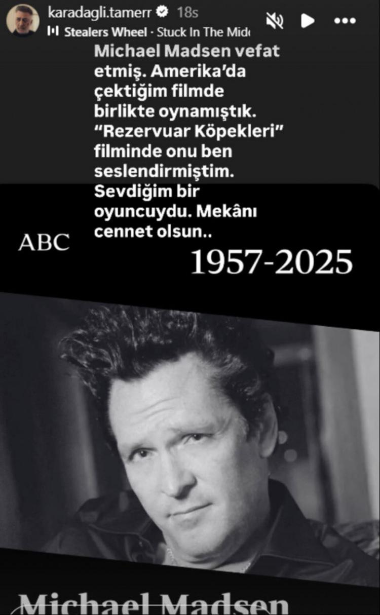 <p><span style="color:#800000"><strong>"ONU BEN SESLENDİRMİŞTİM"</strong></span></p>
<p><span style="color:rgb(0, 0, 0)">Sosyal medya hesabından </span><span style="color:#000000">Living and Dying filminden bir fotoğraf paylaşan Tamer Karadağlı, <em><strong>"Michael Madsen vefat etmiş. Amerika'da çektiğim filmde birlikte oynamıştık. 'Rezervuar Köpekleri' filminde onu ben seslendirmiştim. Sevdiğim bir oyuncuydu. Mekânı cennet olsun"</strong></em> ifadelerini kullandı.</span></p>