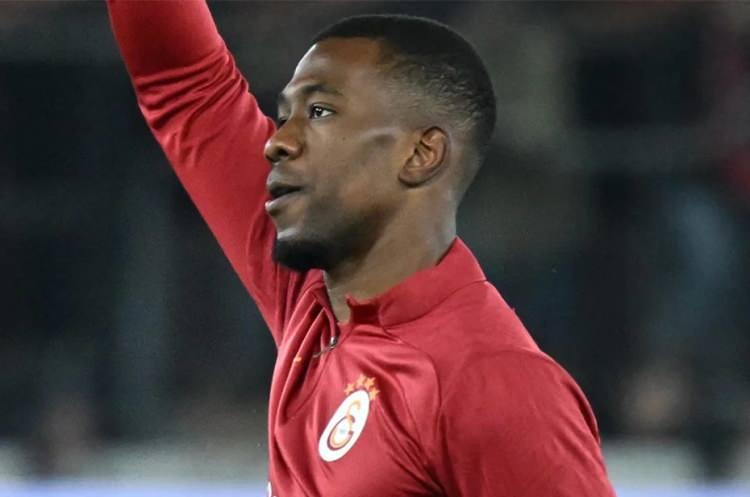 <p>Teknik direktörlüğünü Domenec Torrent'in yaptığı Meksika ekibi Monterrey, Galatasaray'dan Carlos Cuesta'yı istiyor.<br />
<br />
Sarı-kırmızılılar Cuesta'yı transfer ettiği rakama yakın bir bedelle yollarını ayırmayı planlıyor.<br />
<br />
(FANATİK)</p>