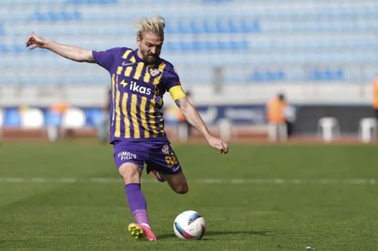 <p>Yeni sezona Süper Lig hedefiyle başlayacak Sakaryaspor, Eyüpspor'dan ayrılan Caner Erkin'i kadrosuna katmak istiyor.<br />
<br />
(FOTOMAÇ)</p>