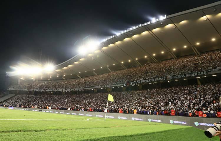 <p>Türk futbolunun en üst seviye organizasyonu Süper Lig'de 68. sezonun heyecanı, 17 farklı statta yaşanacak.</p>
