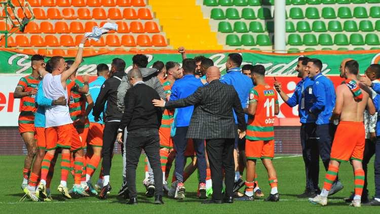 <p>Alanya Oba Stadı (Alanyaspor): 9.784</p>
