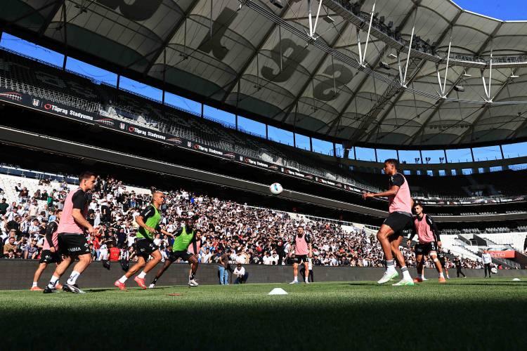<p>Tüpraş Stadı (Beşiktaş): 42.445</p>
