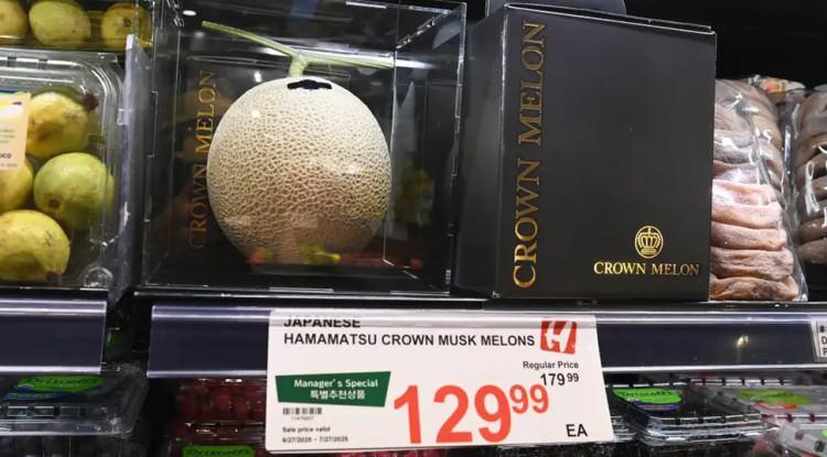 <p><em>HMarket'te satılan kraliyet kavunu görseli</em></p>