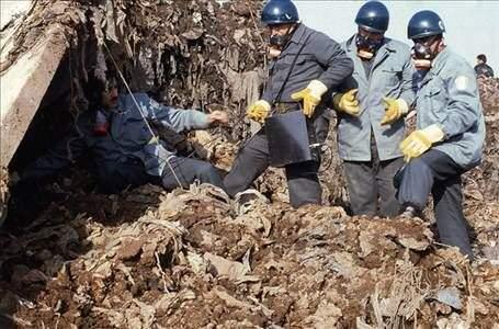 <p> 28 Nisan 1993, sabah saat 09:30</p>
<p> </p>
<p>İstanbul Ümraniye, Hekimbaşı çöp depolama alanı </p>
<p><br />
<span style="color:#B22222"><strong>Neden:</strong></span> Organik atıkların çürümesi sonucu biriken metan gazı, zayıf havalandırma nedeniyle patlamaya yol açtı.</p>