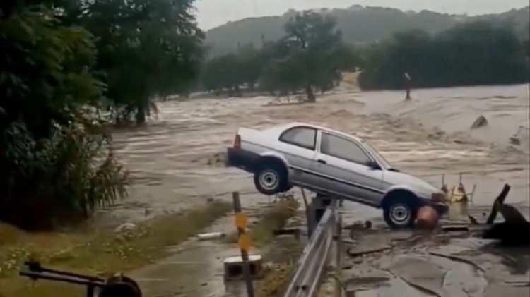 <p>Teksas Valisi Greg Abbott, cumartesi günü Travis County'yi de kapsayan genişletilmiş bir afet bildirgesini imzaladı. Travis County, selin en ağır hissedildiği Kerr County'nin yaklaşık 130 mil kuzeydoğusunda yer alıyor.</p>
<p> </p>
