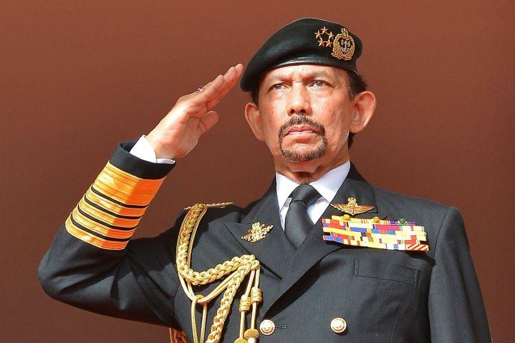 <p><strong><span style="color:#B22222">HASSANAL BOLKIAH </span> | ALLAH'A inanıyor</strong></p>
<p> </p>
<p>Brunei Sultanı</p>