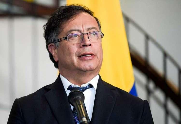 <p><strong><span style="color:#B22222">GUSTAVO PETRO </span> | HZ. İSA'ya inanıyor</strong></p>
<p> </p>
<p>Kolombiya başkanı</p>