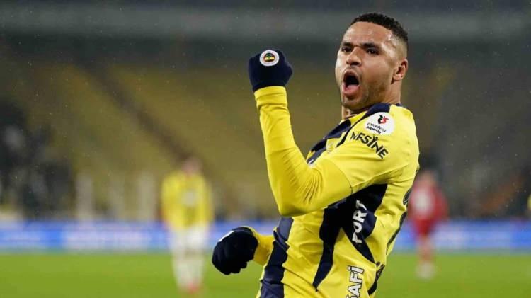 <p>Suud ve Fas medyasına yansıyan haberlerde Al Hilal'in 28 yaşındaki golcü için 40 milyon avroya yakın bir teklif hazırladığını öne sürdü. Al Hilal’in ana parayı 35 milyon avroya yükseltip, ayrıca bonuslarla transferi bitirmeyi hedeflediği belirtiliyor.<br />
<br />
(TÜRKİYE GAZETESİ)</p>