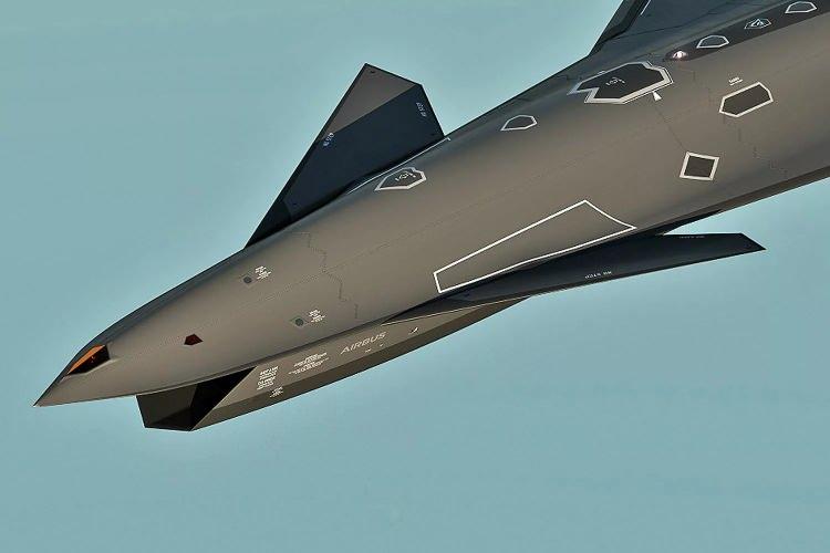 <p><strong>ÖZELLİKLERİ</strong></p>

<p> </p>

<p><strong>6. nesil savaş uçakları ve Eurofighter ile birlikte çalışacak.</strong></p>

<p> </p>

<p>2024 ILA Berlin Air Show’da tanıtıldı.</p>

<p> </p>

<p><strong>Jet motorlu, AI destekli, Mach 1 hız hedefleniyor.</strong></p>

<p> </p>

<p>2030'ların başında hizmete girmesi planlanıyor.</p>
