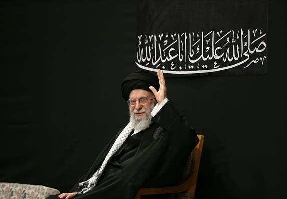 <p>ABD Başkanı Donald Trump ve Tel Aviv yönetimi, İran ile İsrail arasında 12 gün süren savaş sırasında İran lideri Hamaney'i öldürmekle tehdit etmişti.</p>
<p> </p>