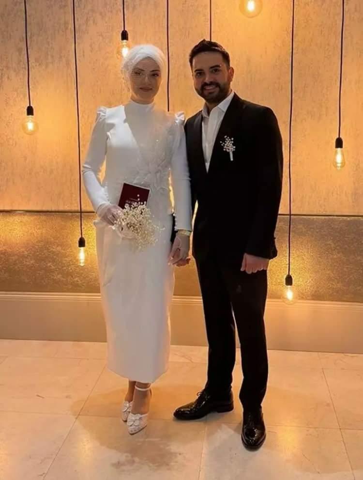 <p>Geçtiğimiz günlerde nikah masasına oturan ve Kadir Ezildi ve Gamze Türkmen çifti düğünleri için gün sayıyor. </p>