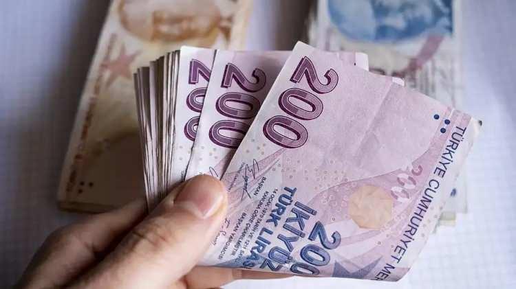<p>Bu fark, toplu sözleşmeden gelen yüzde 5'lik zamla birleştirilecek ve temmuz ayında maaşlara toplam zam olarak uygulanacak.</p>

<p> </p>
