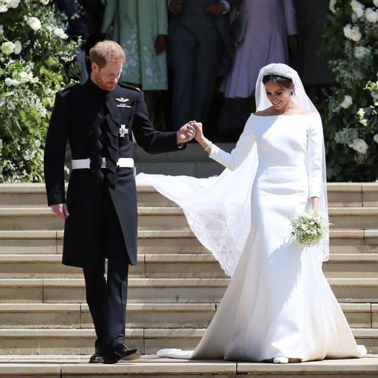 <p><span style="color:#800000"><strong>İSTENMEYEN GELİN</strong></span></p>
<p><span style="color:#000000">Prens Harry ve Meghan Markle, Mayıs 2018'de evlenmiş, tartışmalı evliliğin ardından Markle'ın, İngiliz Kraliyet Ailesi tarafından istenmeyen gelin olduğu günlerce konuşulmuştu. </span></p>