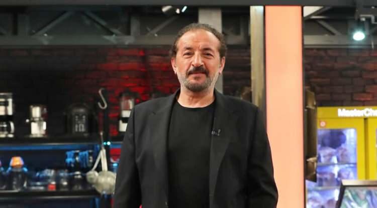 <p>12 yaşında amcasının yanında mutfağa adım adan ve kariyer basamaklarını adım adım ilerleyen Yalçınkaya, kişisel hayatıyla da dikkat çekiyor.</p>