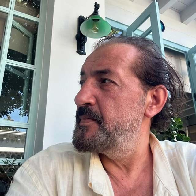 <p>Ünlü şef, fotoğraflara <strong><em>"Yıllar ne çabuk geçiyor. Öyle bir zaman geçer ki…" </em></strong>notunu düştü.</p>