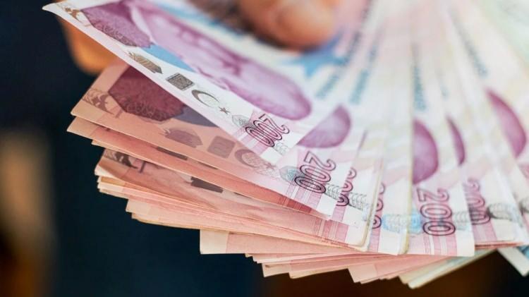 <p>TÜİK'in açıkladığı enflasyon verilerine göre, memur maaşlarına baz teşkil eden Tüketici Fiyat Endeksi (TÜFE) mayısta yüzde 1,53 yükselirken, ocak-mayıs döneminde tüketici fiyatlarında yüzde 15,09'luk artış yaşandı.</p>
