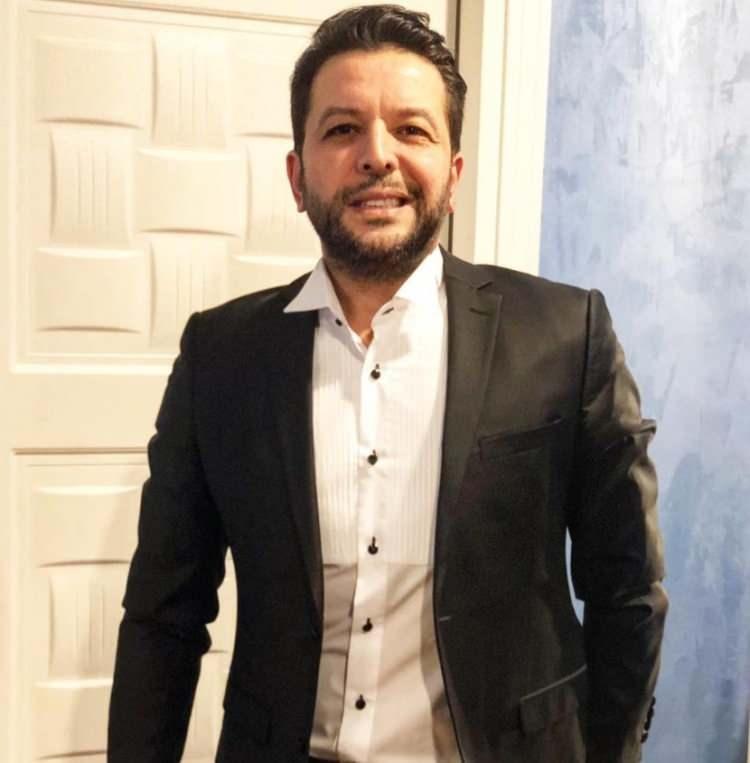 <p><span style="color:#000000"><strong>Meslek birliklerini açıkça hedef alan Doğan, sektördeki gelir dağılımının adil olmadığını ve sanatçılara gereken saygının gösterilmediğini söyleyerek zehir zemberek ifadeler kullandı.</strong></span></p>
