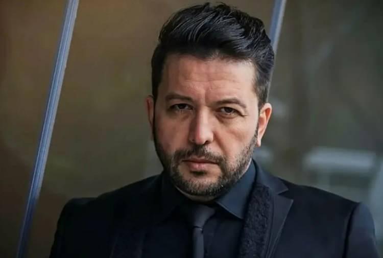 <p><span style="color:#FF0000"><strong>"SADAKA DAĞITIR GİBİ PAY EDİYORLAR"</strong></span></p>

<p><span style="color:#000000"><strong>"Sanatın nesini konuşacağız?" diyerek ateş püsküren Doğan, şöyle konuştu:</strong></span></p>

<p><span style="color:#000000"><strong>"Hindistan'daki kast sisteminden farkı yok! Gelen 20 milyar TL'yi kendileri indiriyor, kalanını bize sadaka dağıtır gibi pay ediyorlar. At izi it izine karışmış. Ayaklar baş, başlar ayak olmuş! Bize dilenci gibi muamele yapıyorlar."</strong></span></p>

