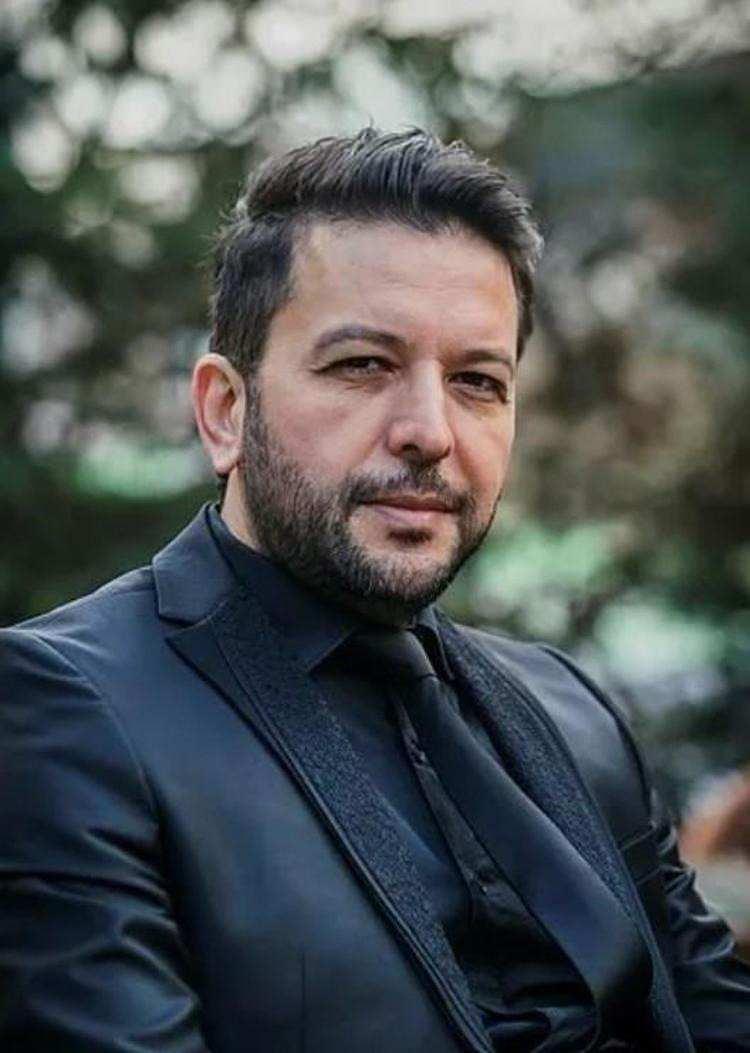 <p><span style="color:#000000"><strong>Ünlü şarkıcının açıklamaları, sanat dünyasında yeni bir tartışmanın fitilini ateşledi.</strong></span></p>