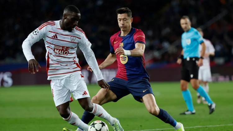 <p>* Süper Lig'in yeni ekibi Kocaelispor, bonservisi elinde bulunan 32 yaşındaki sol bek Massadio Haidara ile ön protokol imzaladı.</p>