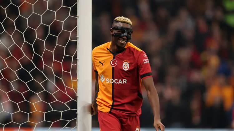 <p>Galatasaray, Victor Osimhen transferi için Napoli ile bonservis pazarlığına başladı.<br />
<br />
Yönetim, Nijeryalı santrforu da önümüzdeki hafta yüz yüze görüşerek ikna etmek istiyor.<br />
<br />
(SABAH)</p>