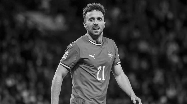 <p>İspanyol jandarma biriminin raporunda Diogo Jota ve Andre Silva'nın hayatını kaybettiği kazada kullanılan Lamborghini'nin sollama esnasında patlayan lastik nedeniyle yoldan çıktığı ifade edildi.</p>