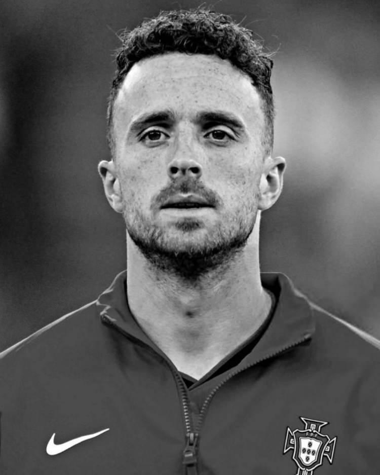 <p>GALATASARAY:<br />
<br />
Diogo Jota'nın trajik vefatını duymaktan büyük üzüntü duyduk. Galatasaray'daki herkes ailesine, arkadaşlarına ve Liverpool'a başsağlığı diliyor.</p>