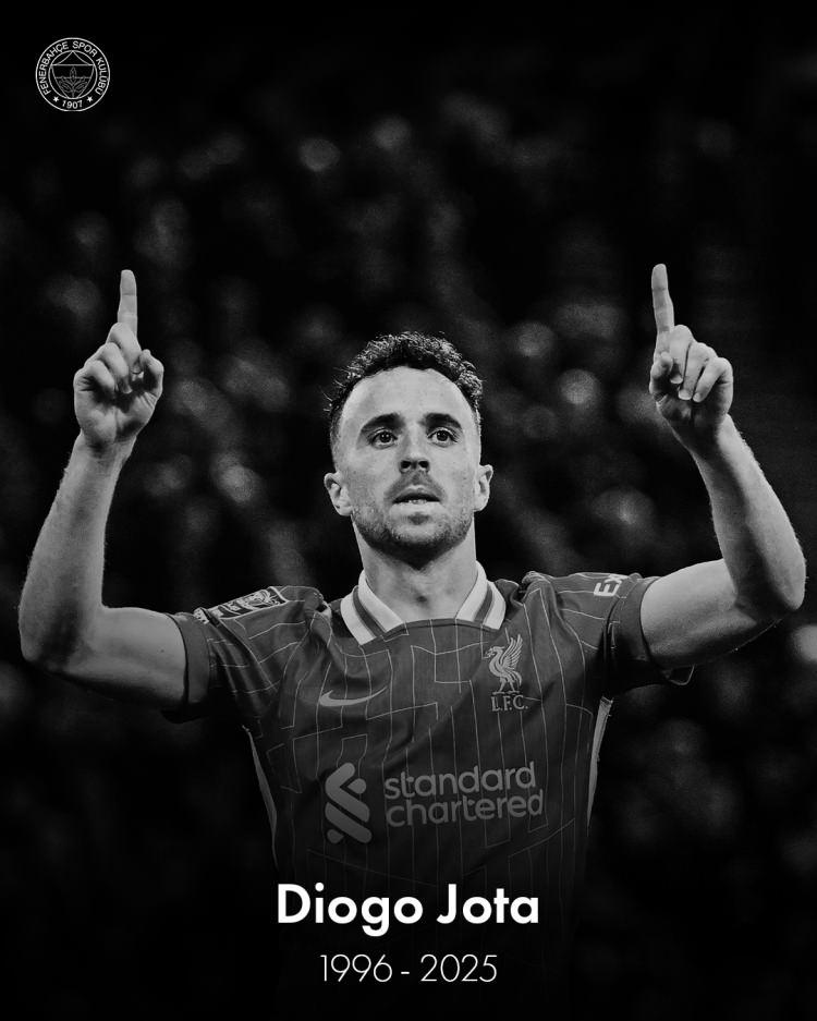 <p>FENERBAHÇE:<br />
<br />
Diogo Jota'nın vefatını derin bir üzüntüyle duyduk. Bu inanılmaz zor zamanlarda düşüncelerimiz ailesi, sevdikleri, takım arkadaşları ve Liverpool'daki herkesle birlikte. Nur içinde yatsın.</p>
