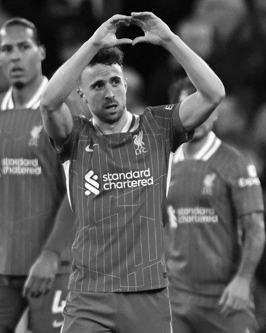 <p>NEWCASTLE UNİTED:<br />
<br />
Diogo Jota'nın vefat haberini derin bir üzüntüyle öğrendik. Bu inanılmaz zor zamanlarda Diogo'nun genç ailesine, arkadaşlarına ve Liverpool Futbol Kulübü'ndeki herkese içten taziyelerimizi iletiyoruz.<br />
<br />
Huzur içinde uyu, Diogo.</p>