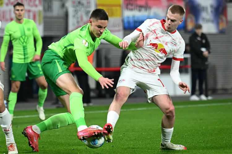 <p>Arthur Vermeeren ➡ Leipzig (Zorunlu satın alma)</p>