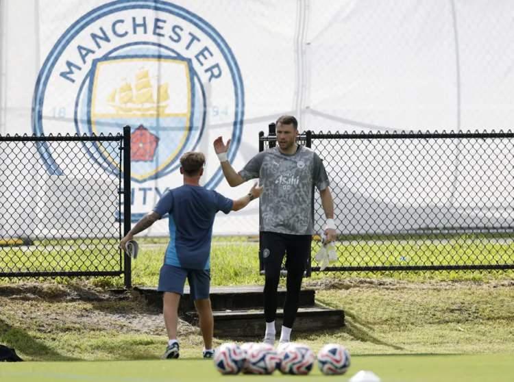 <p>Marcus Bettinelli ➡ Manchester City</p>