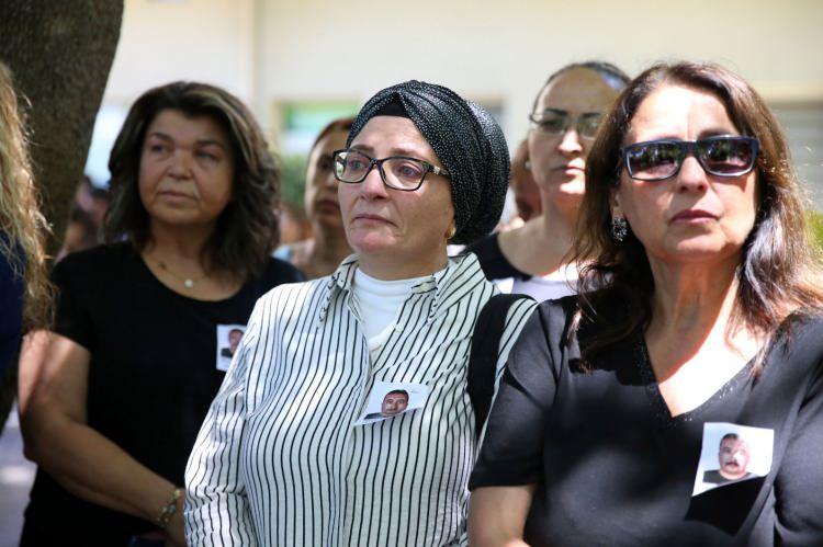 <p><strong>YANGINA MÜDAHALE EDERKEN ŞEHİT OLDU</strong></p>
<p>Alevler, dün akşam saatlerinde Yeniköy Mahallesi'ni de tehdit etmeye başladı.</p>
<p>Yangına müdahale sırasında Konya'nın Ilgın ilçesinden gelen dozer operatörü İbrahim Demir, hayatını kaybetti.</p>