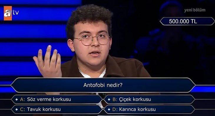 <p><span style="color:#FF0000"><strong>RİSK ALDI</strong></span></p>
<p><span style="color:#000000"><strong>Joker hakkı kalmayan yarışmacı, risk almak istedi ve D şıkkı "Karınca Korkusu" seçeneğinde karar kıldı.</strong></span></p>