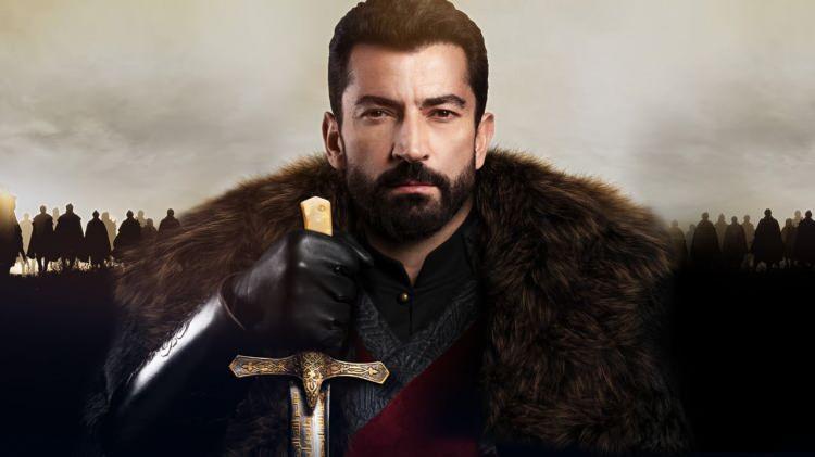 <p><span style="color:#800000"><strong>EKRANLARDAN UZAKTI</strong></span></p>
<p><span style="color:#000000">Son olarak 2018 yılında "Mehmed: Bir Cihan Fatihi" dizisi ile izleyici karşısına çıkan İmirzalıoğlu, sunuculuğunu yaptığı 'Kim Milyoner Olmak İster' yarışmasından da geçtiğimiz sezon başında ayrılmıştı.</span></p>
