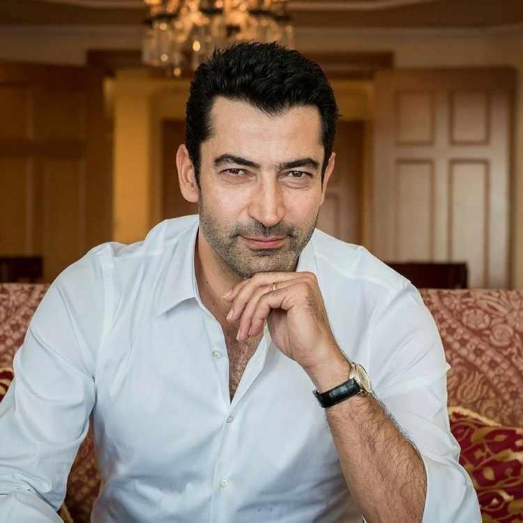 <p><span style="color:#000000">Birsen Altuntaş'ın haberine göre; yaklaşık 7 senedir hiçbir dizi veya film projesinde yer almayan ünlü oyuncu, ATV'de yayınlanacak olan OGM Pictures imzalı <em><strong>"Aile Bir İmtihandır (A.B.İ.)"</strong></em> dizisiyle anlaştı.</span></p>