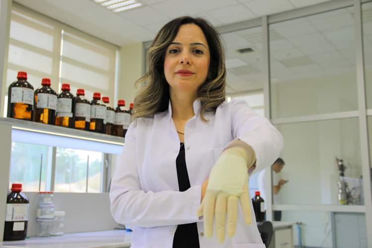 <p><span style="color:rgb(51, 51, 51)">Ameliyatlarda not alacak alanların az olması sebebiyle sayım eldiveni malzeme sayımı sırasında hem sağlık çalışanları için büyük kolaylık sağlayacak hem de steril alanın korunmasını sağlayacak.</span></p>