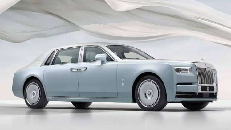 <p>ROLLS-ROYCE PHANTOM</p>
<p> </p>