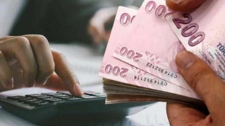 <p>Yaklaşık 6,5 milyon memur ve memur emeklisinin gözü 3 Temmuz Perşembe günü Türkiye İstatistik Kurumu'nun açıklayacağı ilk altı aylık enflasyon rakamlarına çevrildi.</p>

<p> </p>

