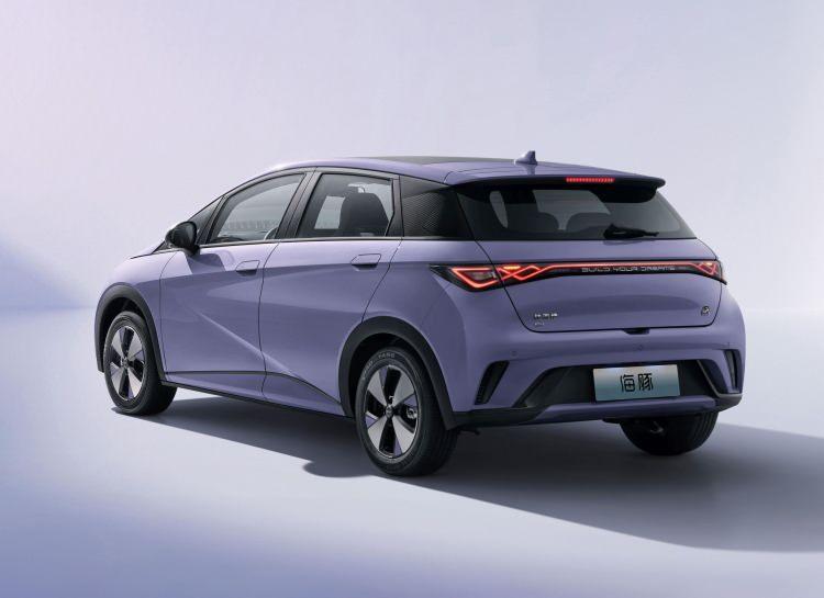<p><span style="color:#B22222"><strong>21. BYD - Dolphin </strong></span></p>
<p> </p>
<p> </p>
<p>BYD Dolphin 150 kW 60 kWh Design</p>
<p> </p>
<p>1.495.000 TL</p>