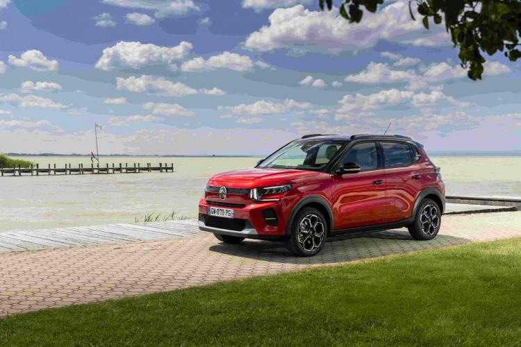 <p><span style="color:#B22222"><strong>12. Citroën  Elektrikli ë-C3 Aircross </strong></span></p>

<p> </p>

<p>ë-C3 Aircross 83 kW Elektrikli Motor </p>

<p> </p>

<p>1.307.000 TL</p>
