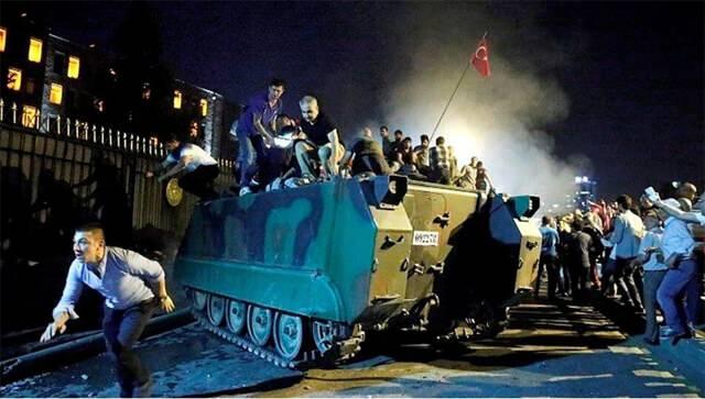 <p><strong>15 Temmuz 2016</strong> yılında darbe girişiminin engellenmesiyle birlikte her yıl <strong>15 Temmuz</strong>, <strong>Demokrasi ve Millî Birlik Günü</strong> olarak kutlanmaktadır.</p>