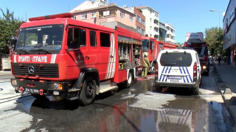 <p>Sancaktepe İnönü mahallesi Eski Ankara Caddesi'nde seyir halinde olan 34 TP 8567 plakalı İETT otobüsünün motor bölümünden saat 10:20 sıralarında duman çıkmaya başladı. </p>