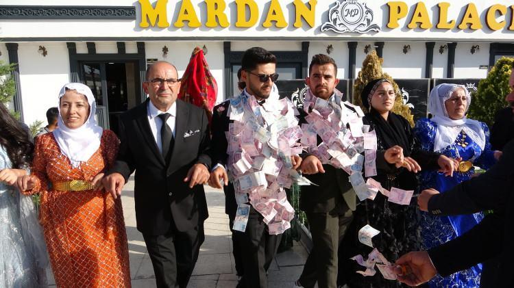 <p><strong>Aile daha önce İzmir ve Mersin’de yaşadığı için bu iki şehrin yanı sıra birçok ilden katılım oldu. </strong></p>