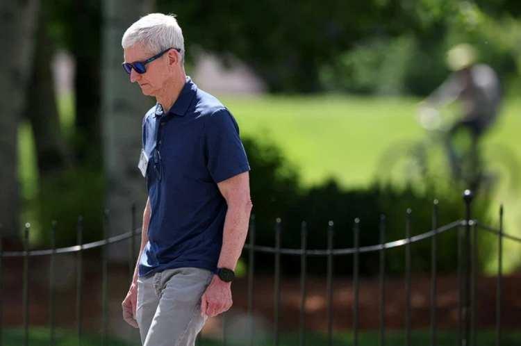 <p><span style="color:#000000"><strong>Apple CEO'su Tim Cook</strong></span></p>