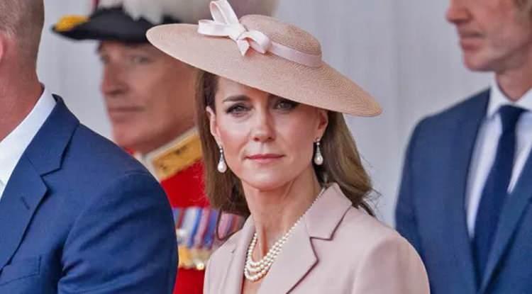 Cumhurbaşkanı Macron'un Prenses Kate'e bakışları olay oldu! Dünya bunu konuşuyor